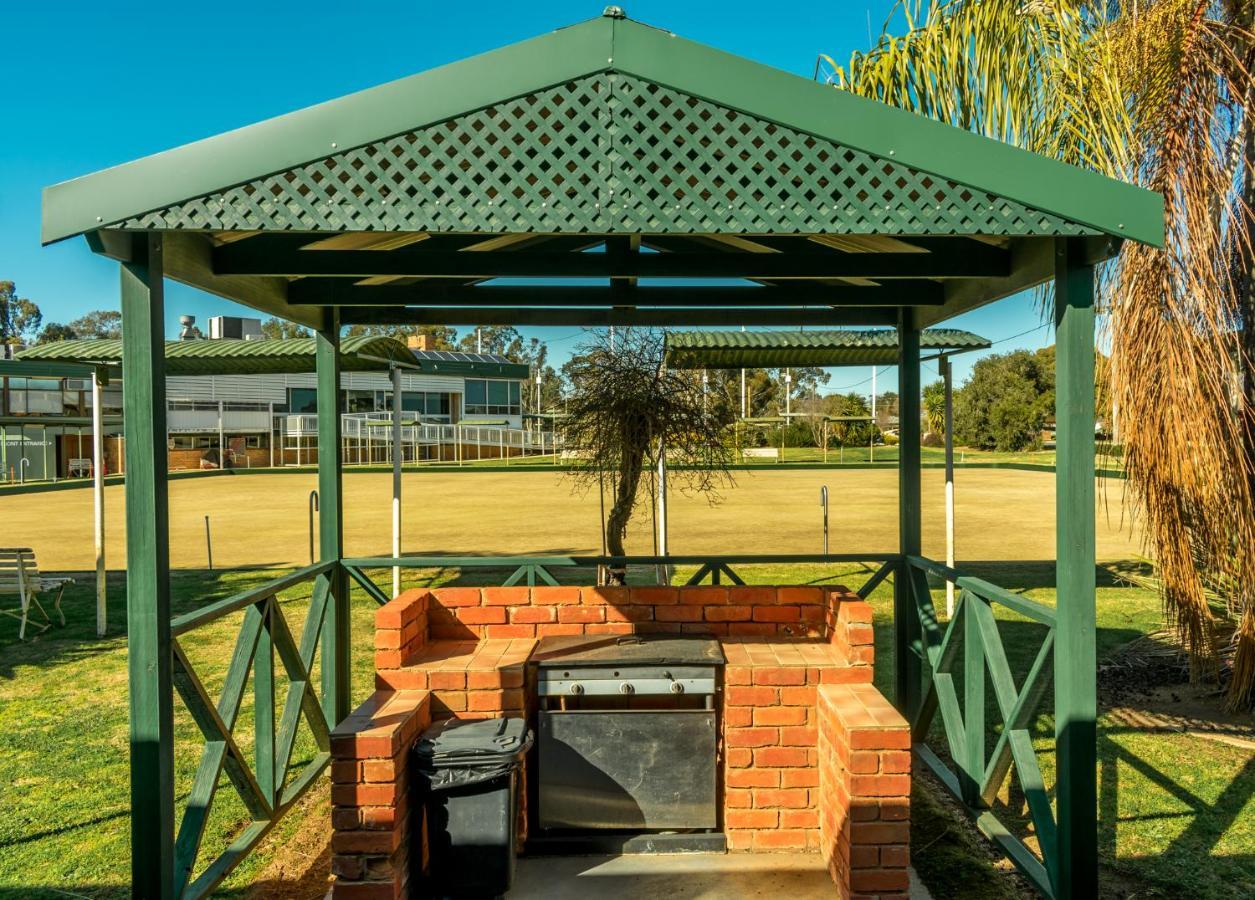 Deniliquin Country Club Motor Inn Exterior photo
