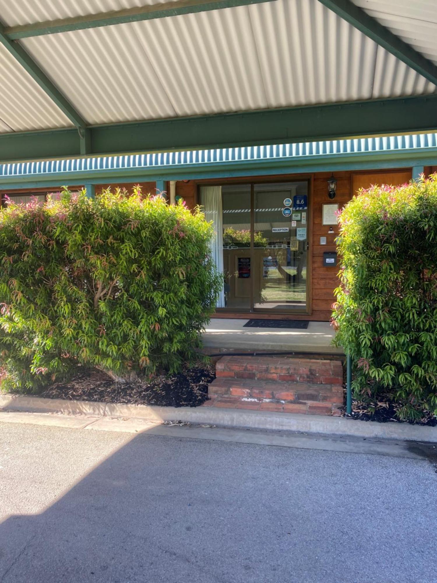 Deniliquin Country Club Motor Inn Exterior photo